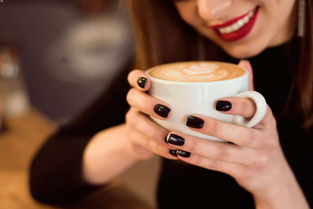 Czy picie kawy prowadzi do uzależnienia?